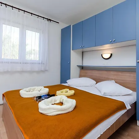 Mirko R Apartman Lopar